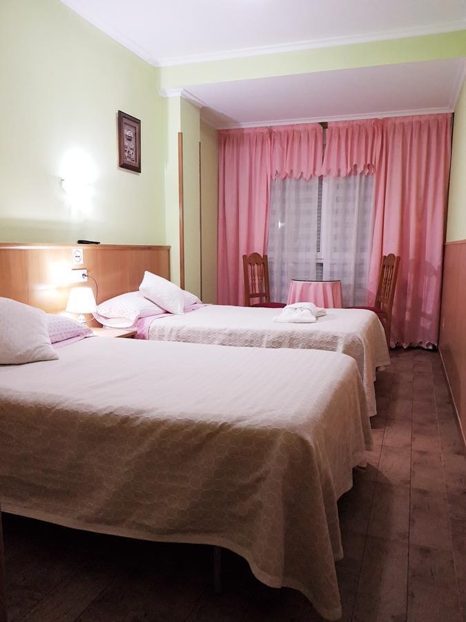Hostal Ponte Dos Santos 里瓦德奥 外观 照片