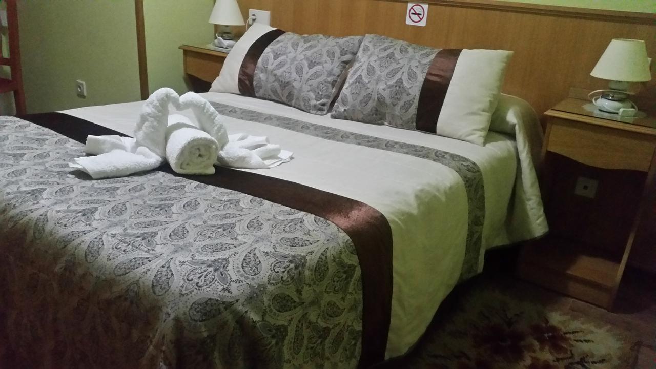 Hostal Ponte Dos Santos 里瓦德奥 外观 照片