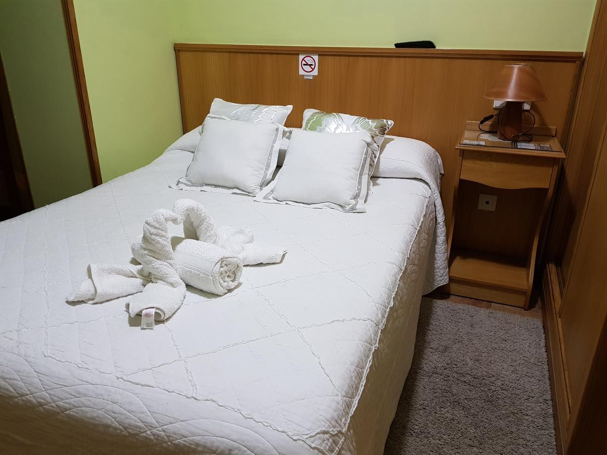 Hostal Ponte Dos Santos 里瓦德奥 外观 照片